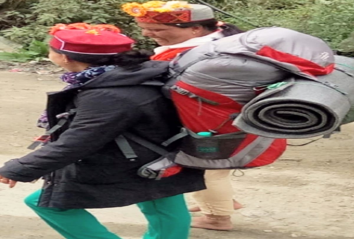 three women will cross 16800 feet high Kugati pass on bare foot
