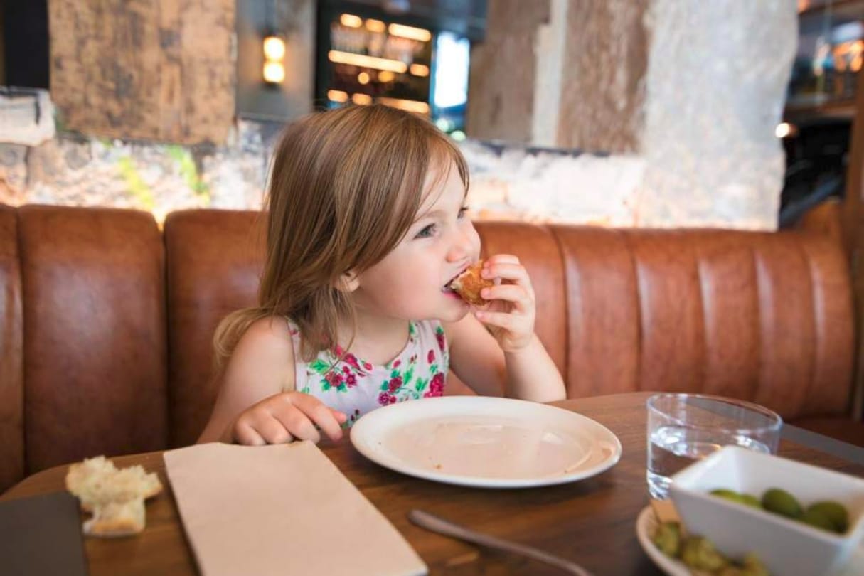 coronavirus outbreak 5 risk during eating food in restaurant
