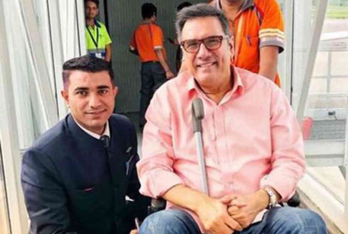 boman irani not well slip disc in hyderabad lying in wheelchair