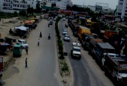 fleet of chief minister passed in dark on shaheed path lucknow