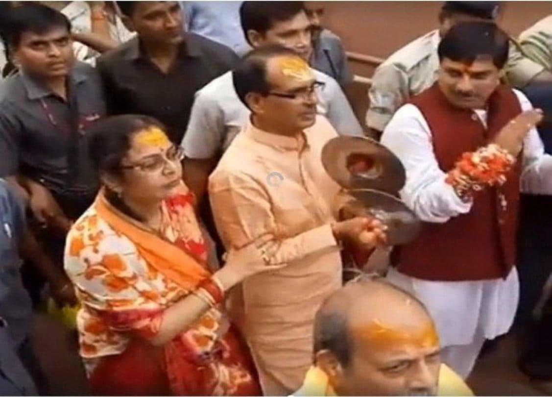 fourth procession of mahakal, shivraj lifted palki and jyotiraditya did puja