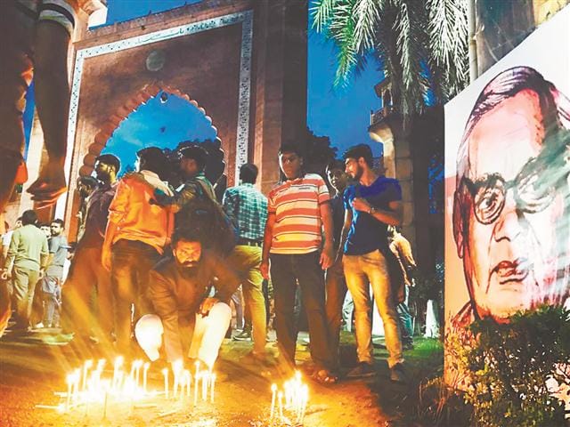 Struggling to remove Atal Pise march in AMU