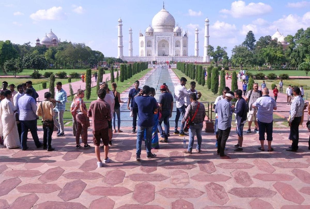 reduction tourists at Taj Mahal due to scorching heat