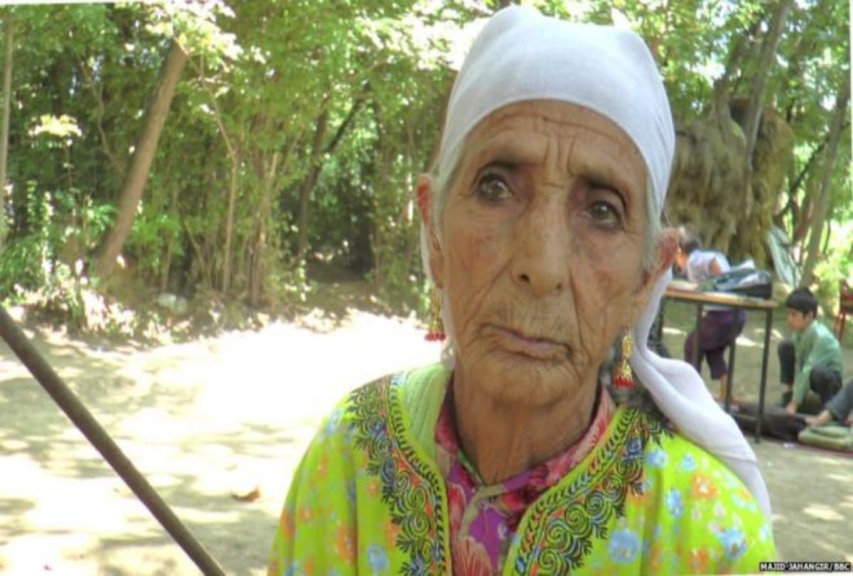 Seventy one years old woman working for twenty rupees only