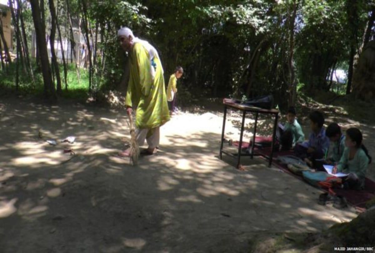 Seventy one years old woman working for twenty rupees only