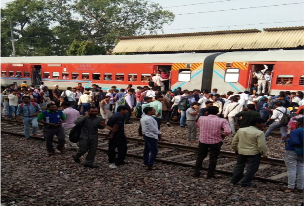 Seven people hit by a train in Mathura Kosi Kalan