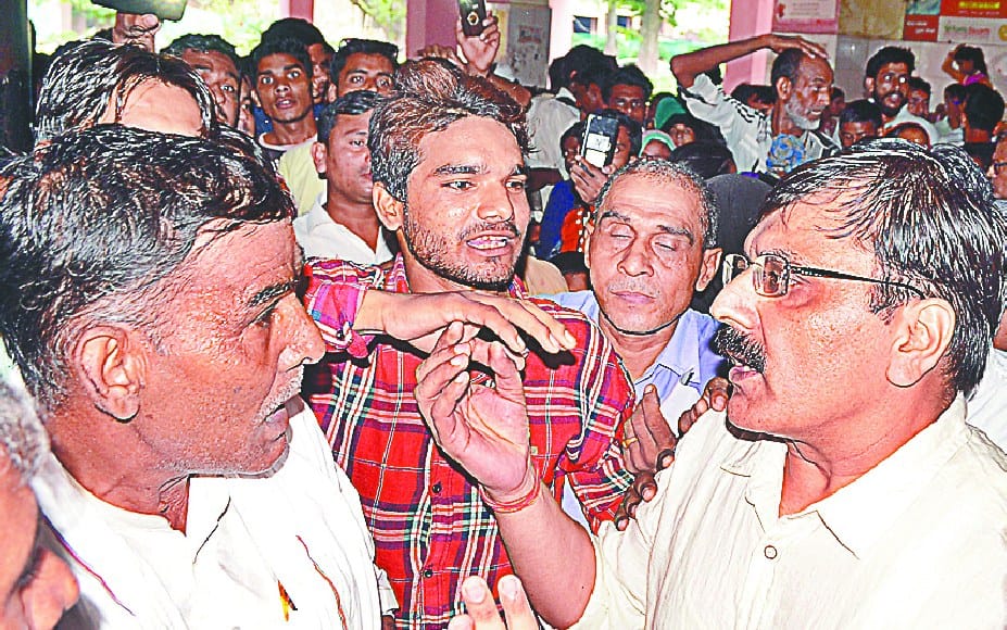 medical me junior doctors rahe hartaal par