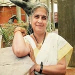 केरल के कोडागु में बाढ़ पीड़ितों के लिए राहत सामग्री पैक कर रही इंफोसिस के सह-संस्थापक एन आर नारायणमूर्ति की पत्नी सुधा मूर्ति का वीडियो वायरल।