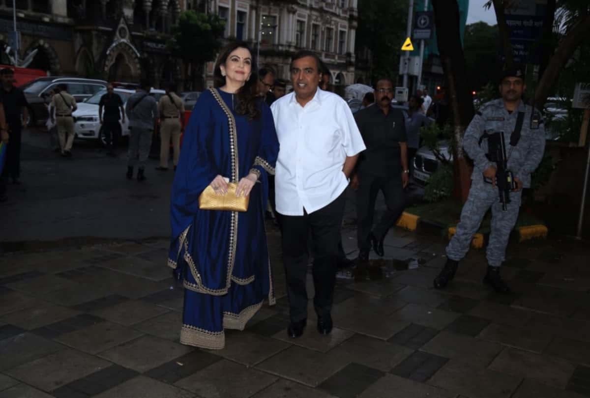Mukesh and Nita Ambani inaugrate A Tale Untold by Sushma Jain at Jehangir Art Gallery