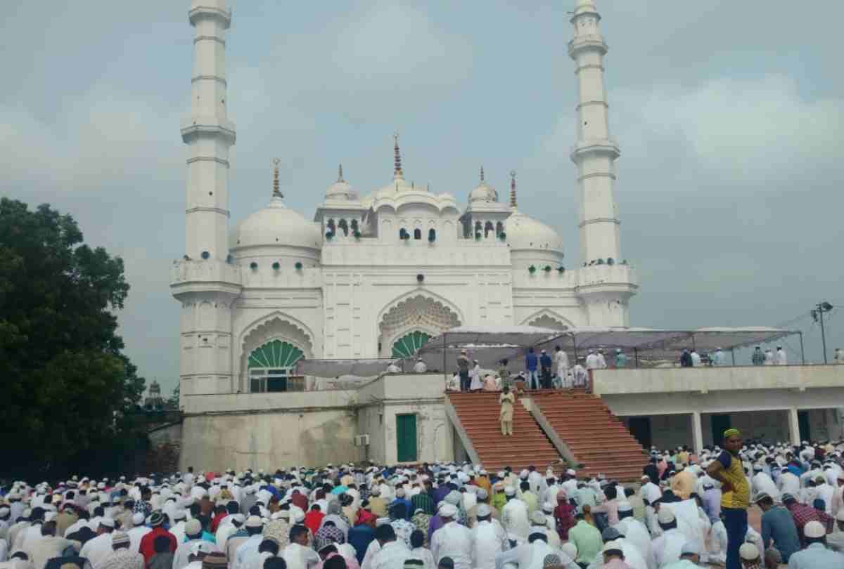 bakrid celebration in lucknow mosque