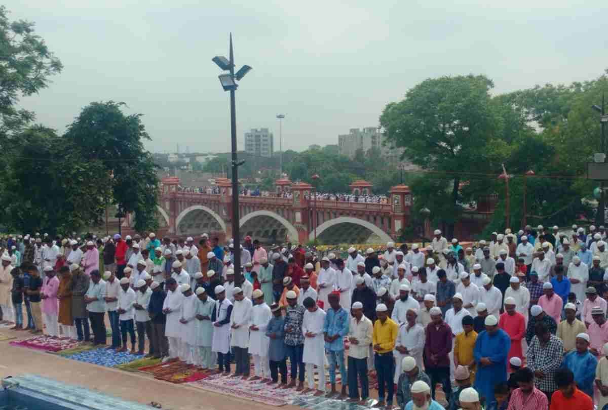 bakrid celebration in lucknow mosque