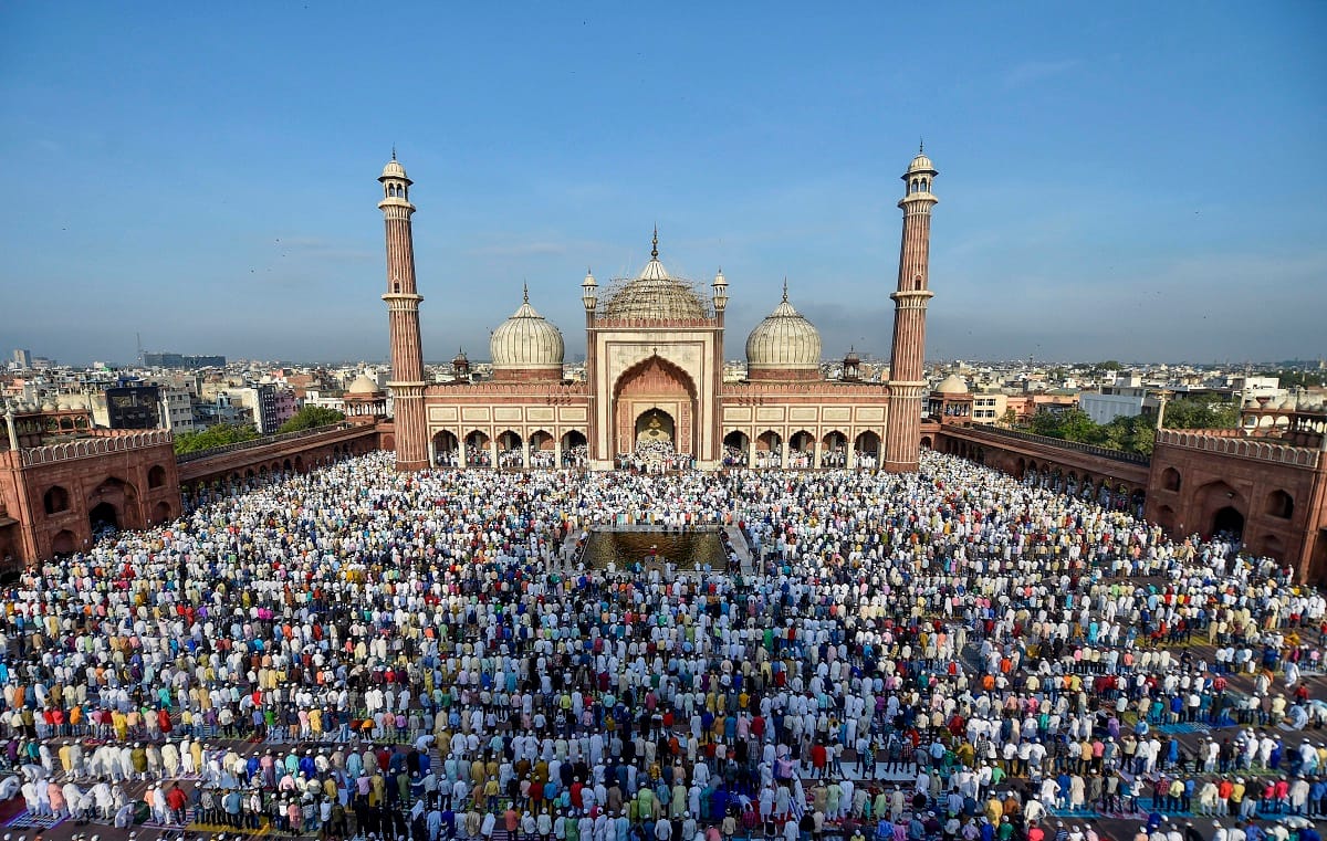 Some people are being celebrated bakrid in the country, Rahul and Modi given best wishes