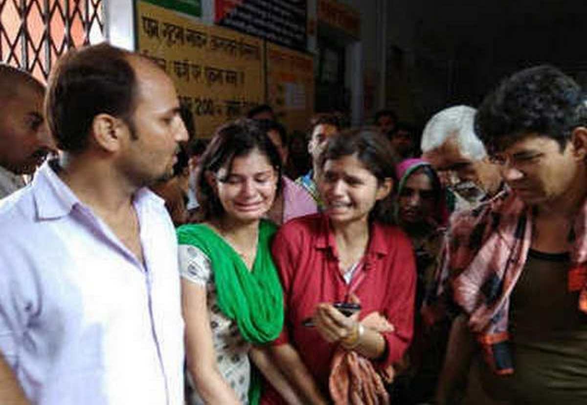 HCP and two munshi suspend after auto driver death in police custody