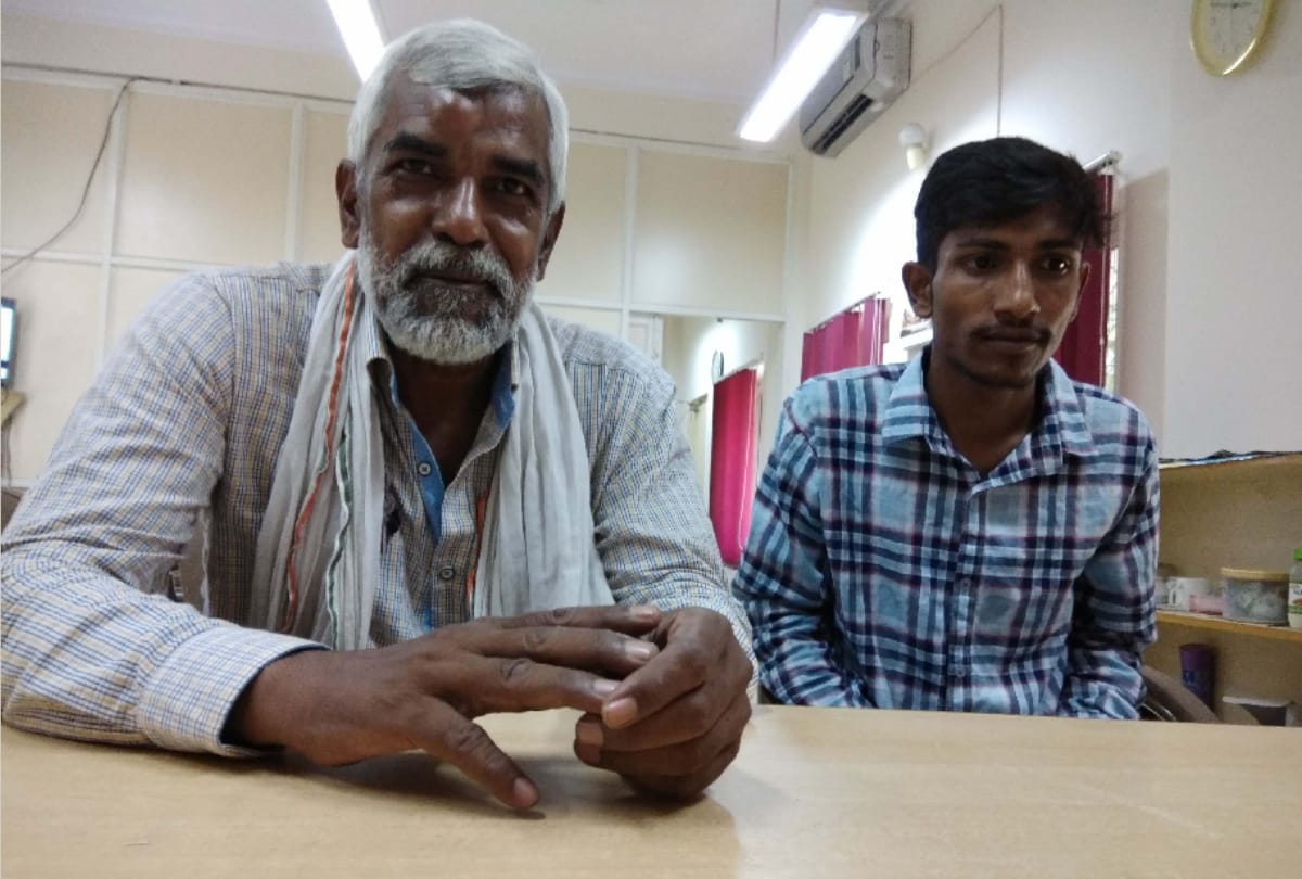 Elections son package of 70 lakh rupees in america