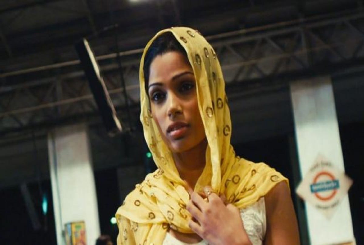5 popular bollywood stars who faced racism in abroad