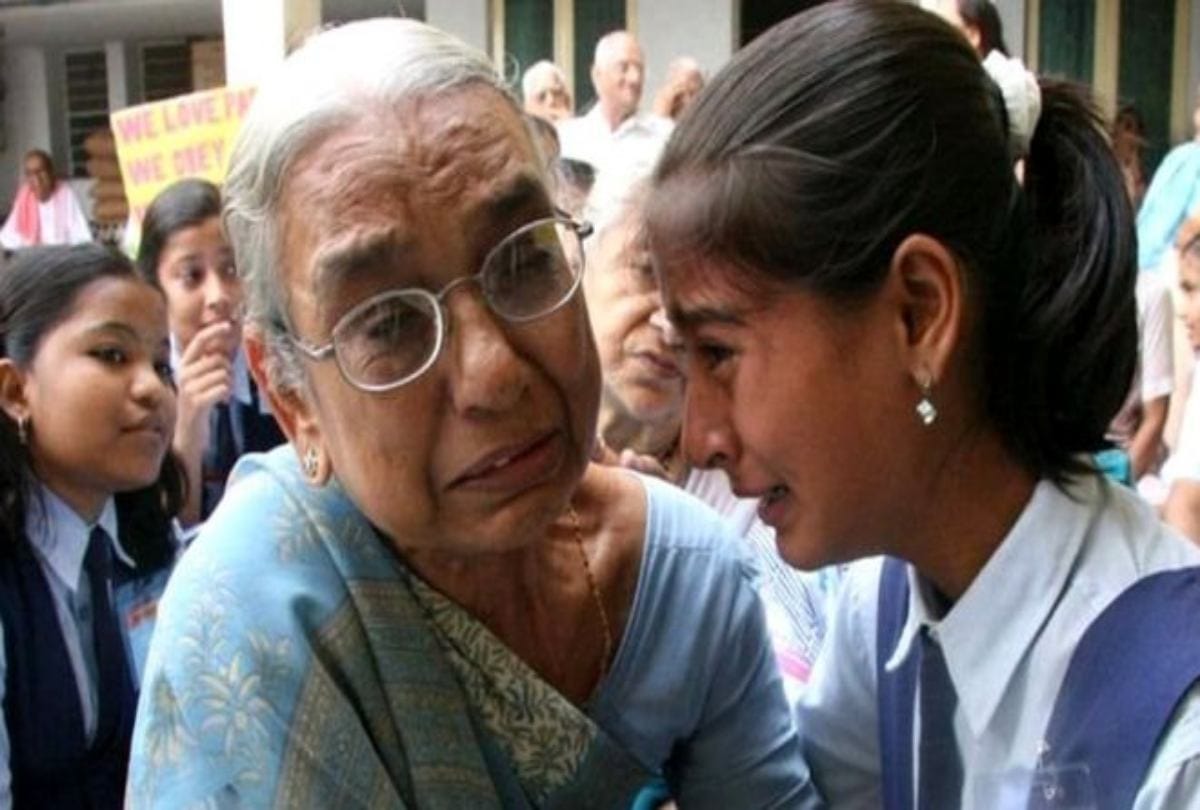 Truth Behind Viral Photo Of Grandmother And Her Granddaughter In Gujarat Old Age Home
