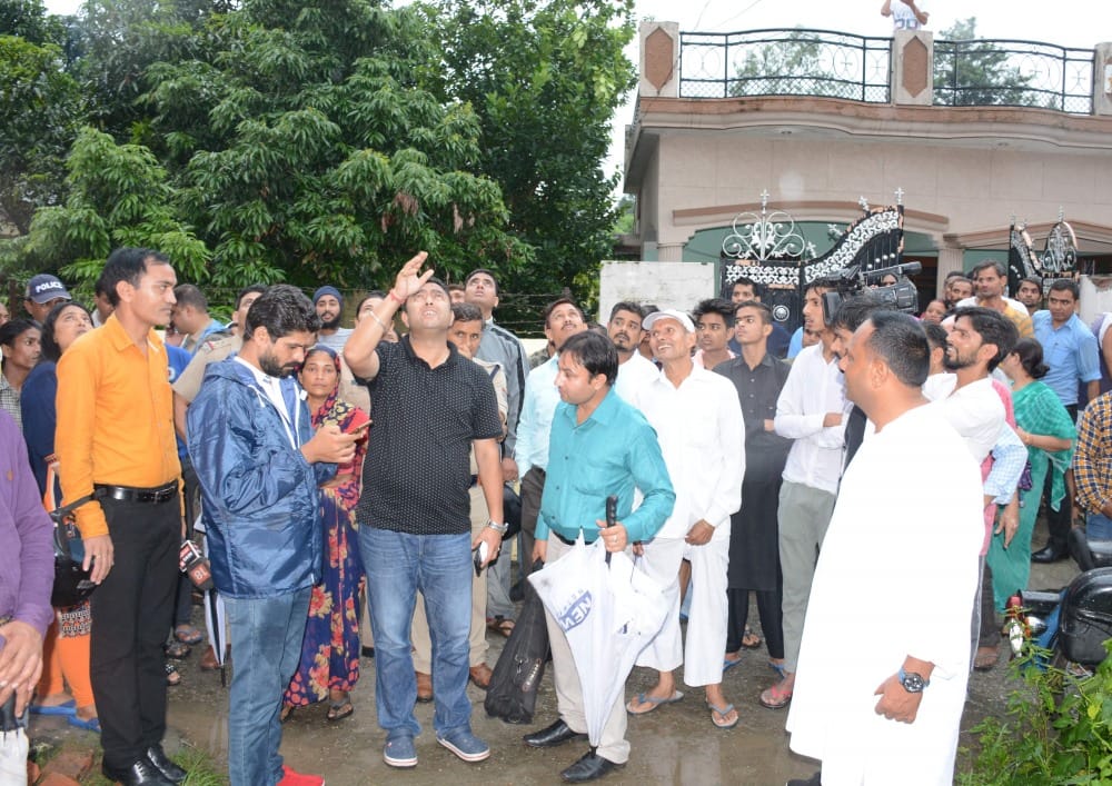 youth angry due to encroachment in dehradun climb on tower