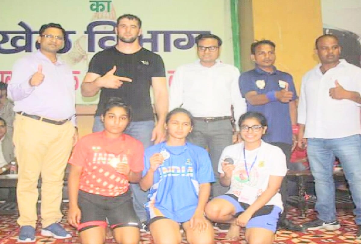 Kangra's daughter wins gold medal in grappling contest