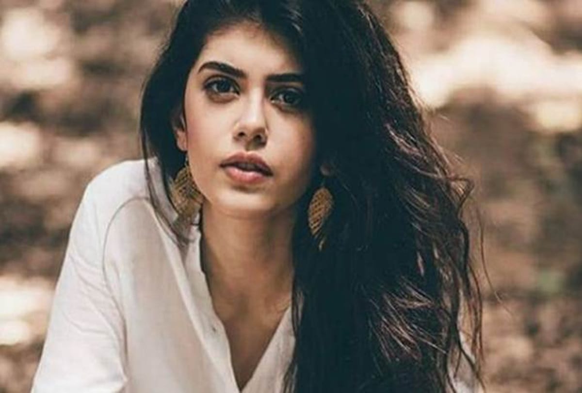 Sushant Singh Rajput over friendly behaviour to Sanjana Sanghi Kizie Aur Manny delay