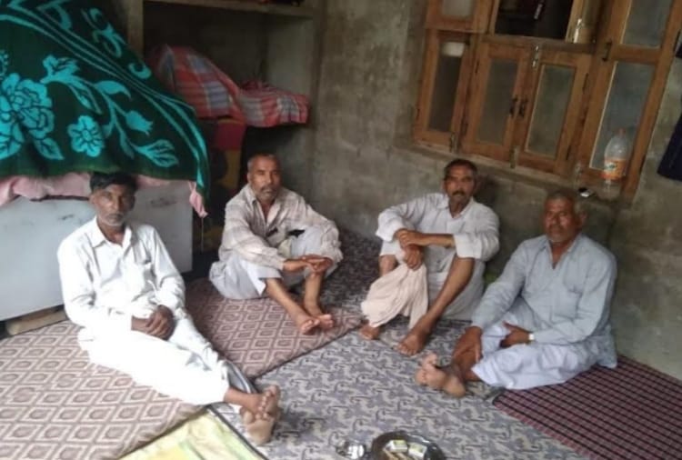 Three friends commute suicide on railway track in Fatehabad and last message found in Whatsup
