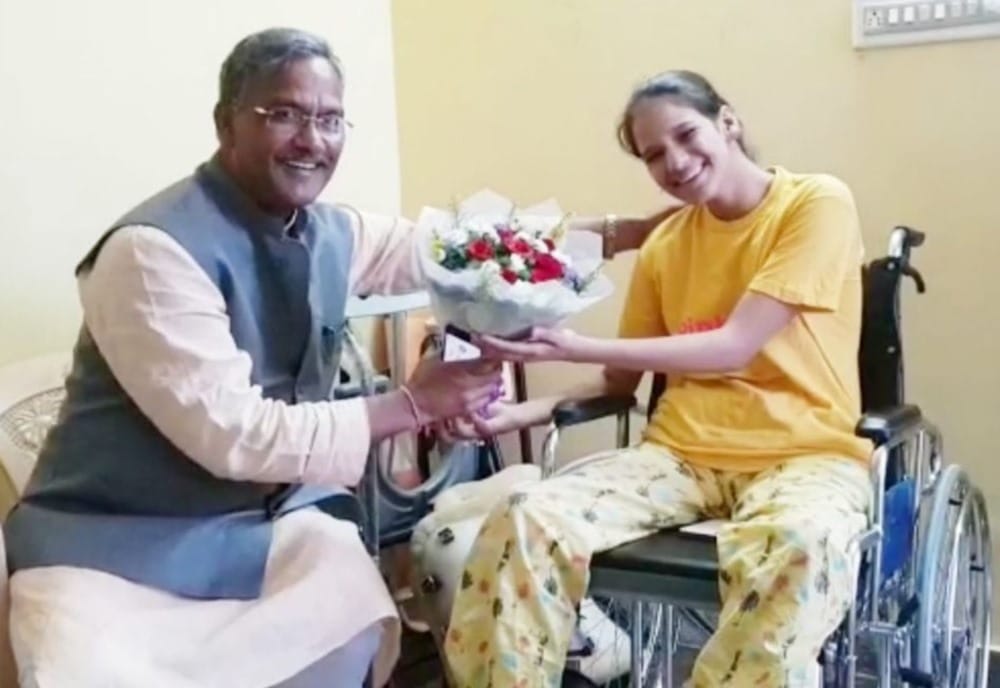 uttarakhand cm meet injured athlete garima at bangalore