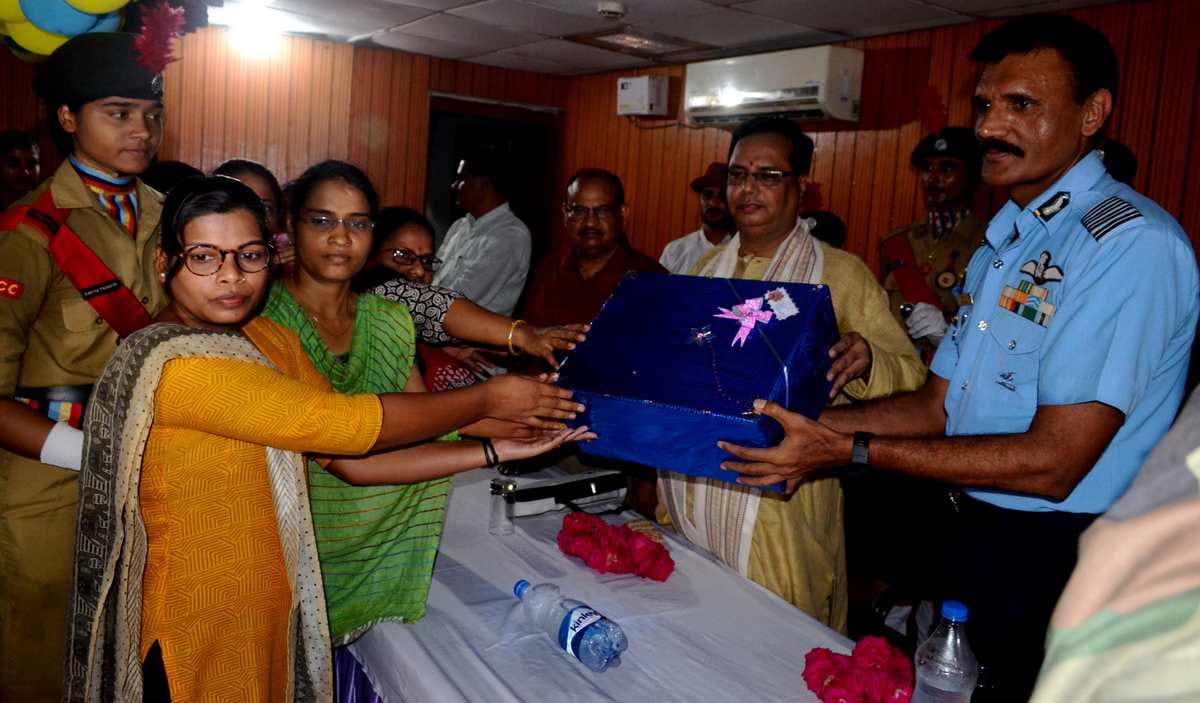 Rakhi sent from varanasi to soldier on border