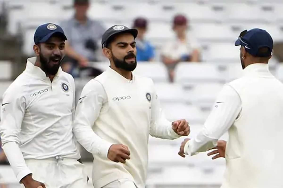 Virat kohli takes 200 catches in International cricket