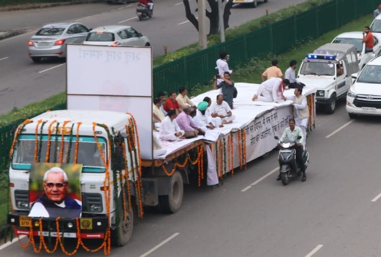 asthi kalash yatra of atal ji reached in chandigarh