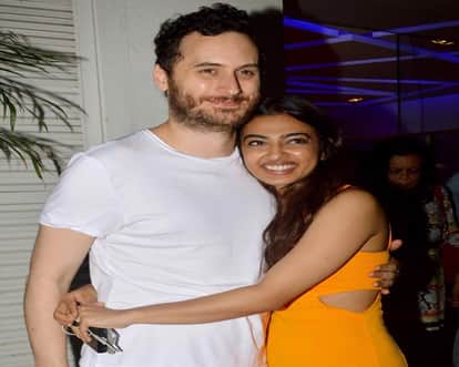 5 bollywood actresses who married to foreigner