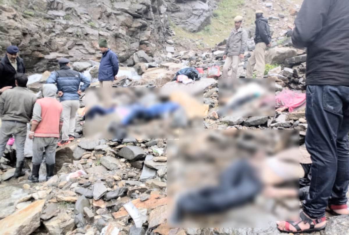 The dead bodies found scattered  in the trench in rohtang road accident