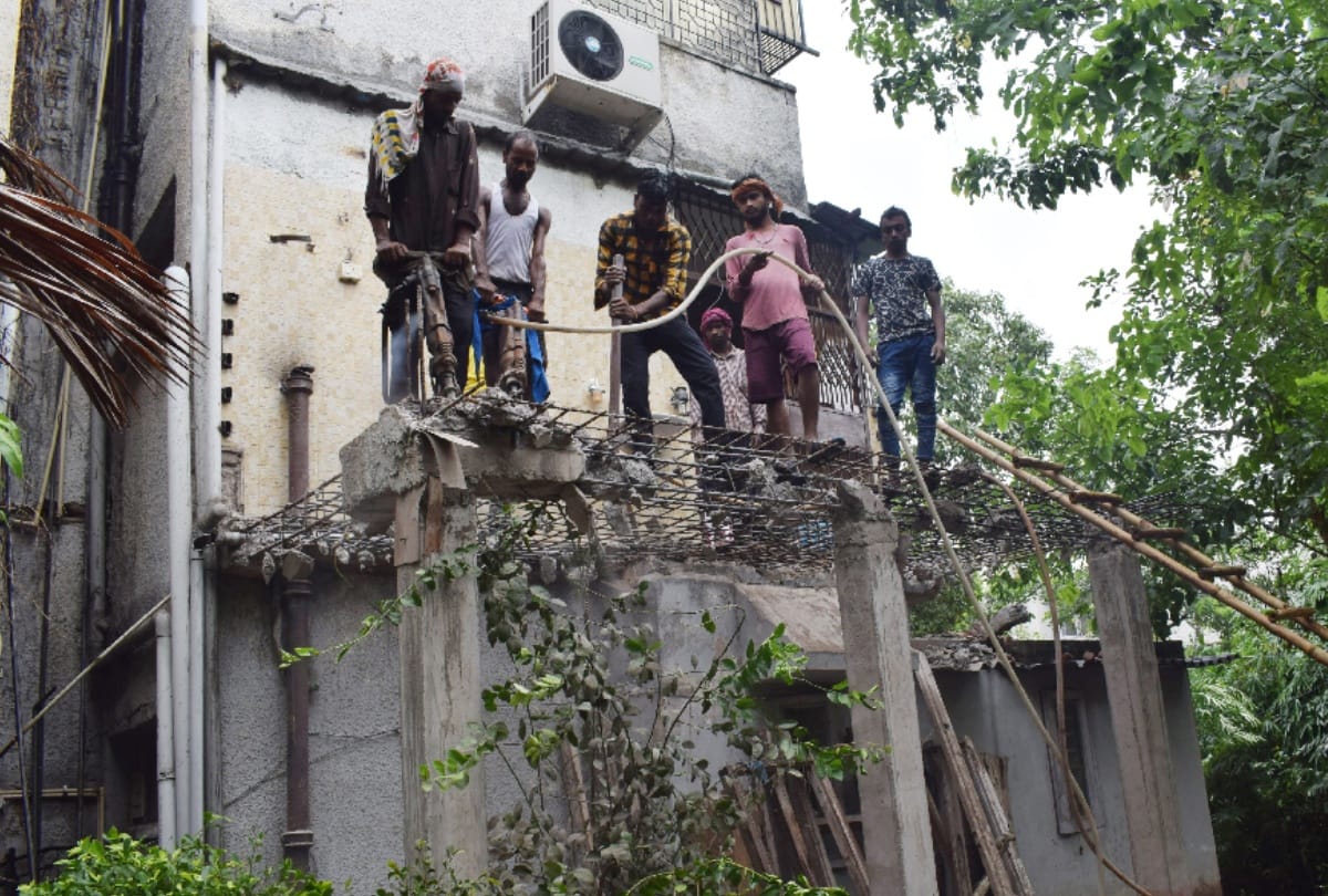 Authorities broke the edge of ADM city roof in noida