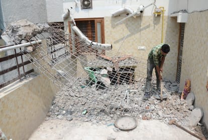 Authorities broke the edge of ADM city roof in noida