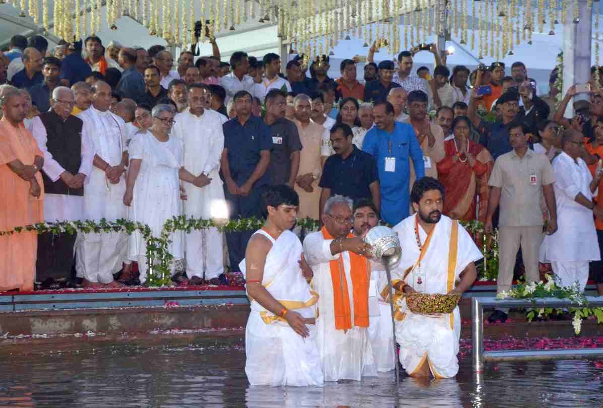 CM Yogi gave asthi kalash of atalji for every district of UP