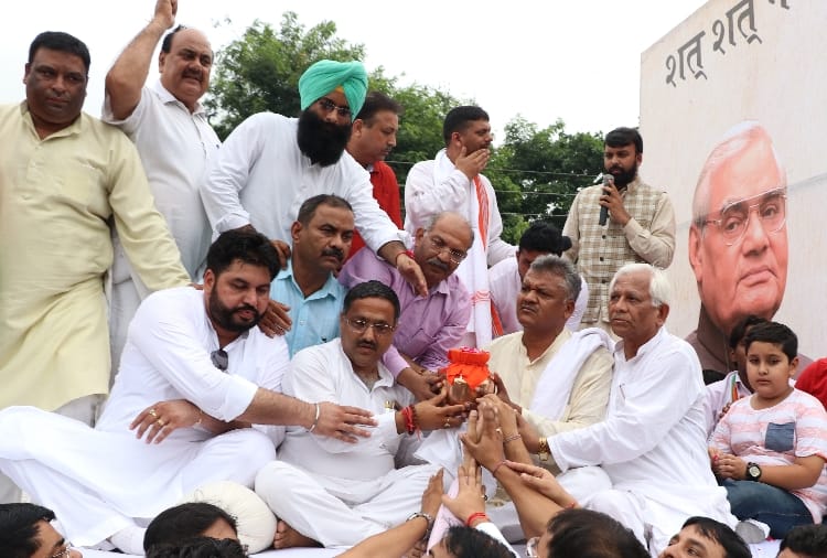 asthi kalash yatra of atal ji reached in chandigarh