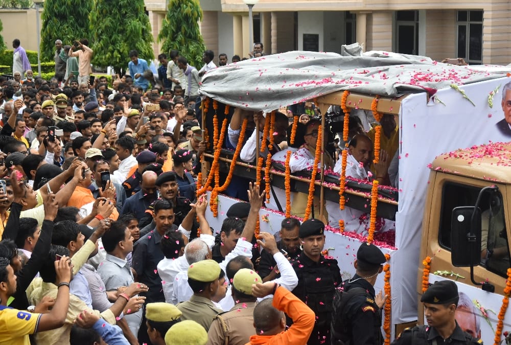asthi kalash yatra of atal ji in lucknow