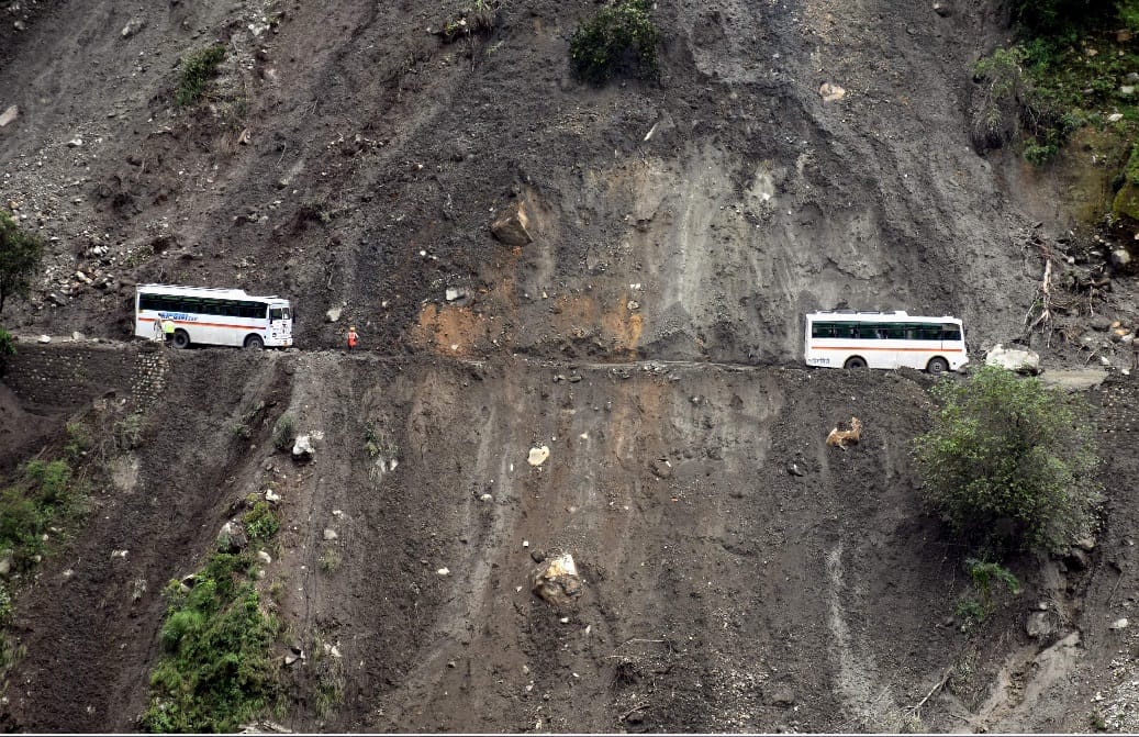 Landslide on badrinath highway after heavy rain in uttarakhand