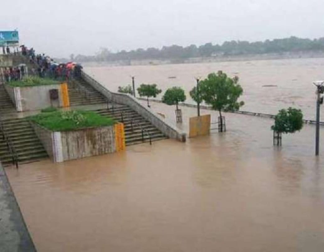 madhya pradesh facing flood like situation, one died