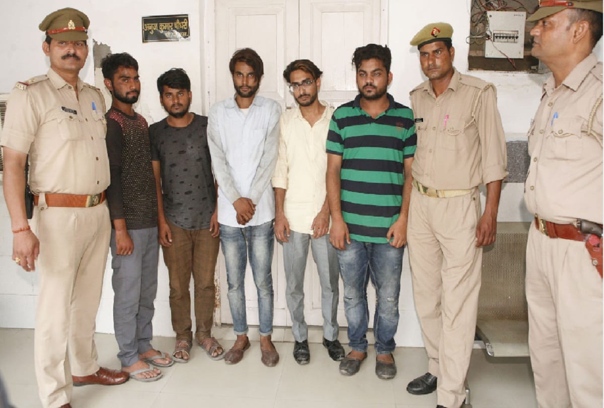 Cyber fraud gang busted in Aligarh, Uttar Pradesh, 8 arrested including 3 young girl