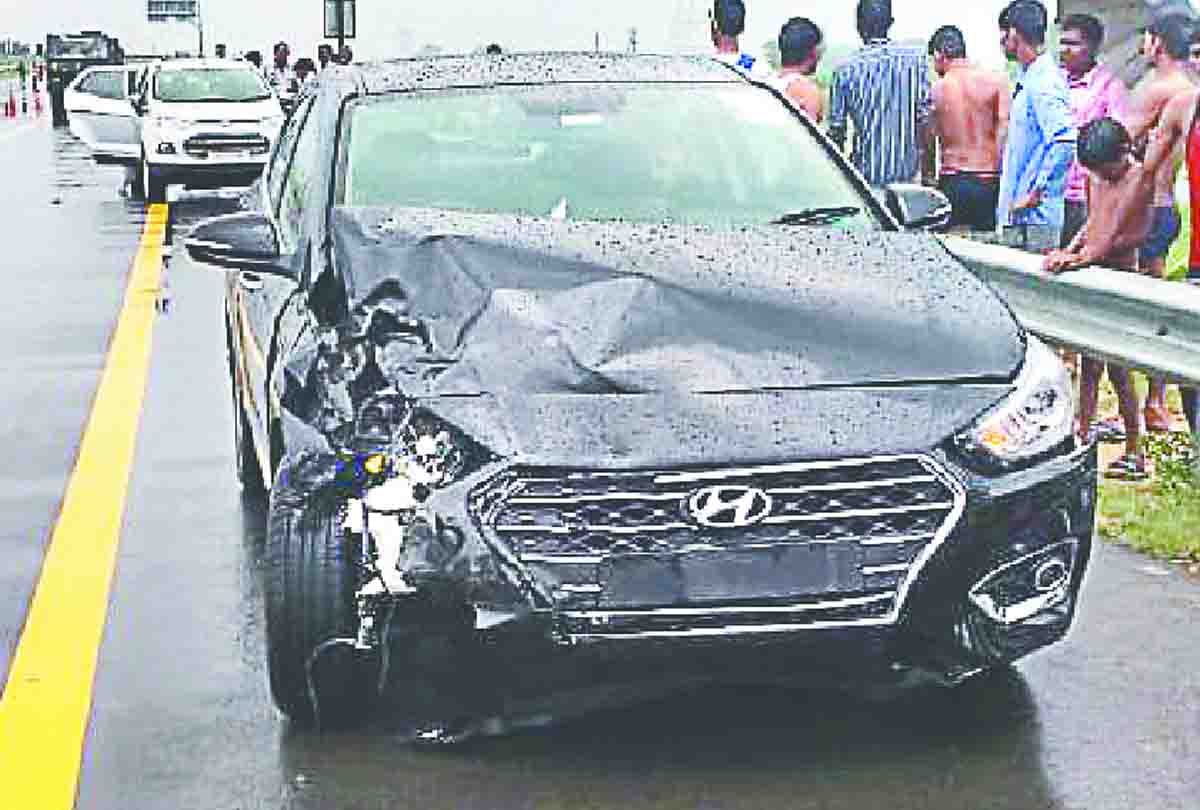 car accident on Agra Lucknow express way