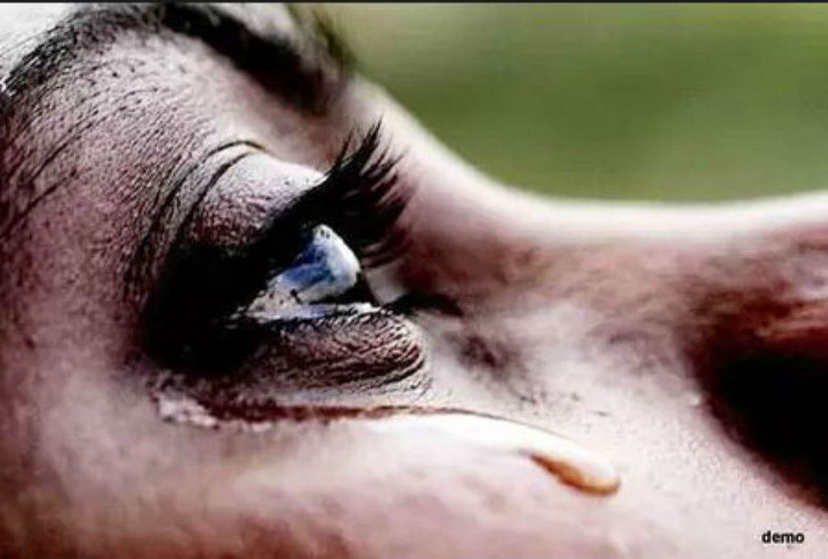husband left his pregnant wife in agra