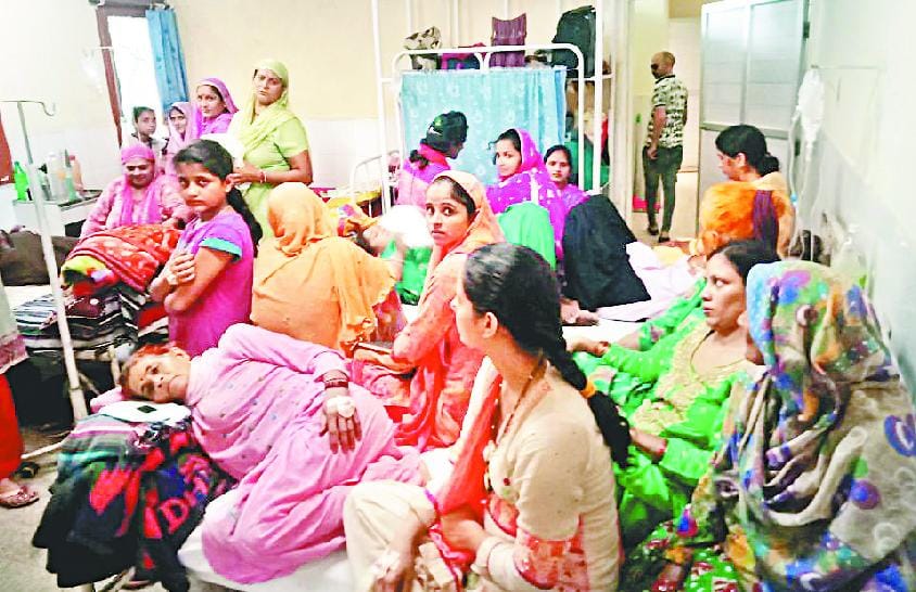 नादौन अस्पताल में एक बिस्तर पर चार से पांच रोगी