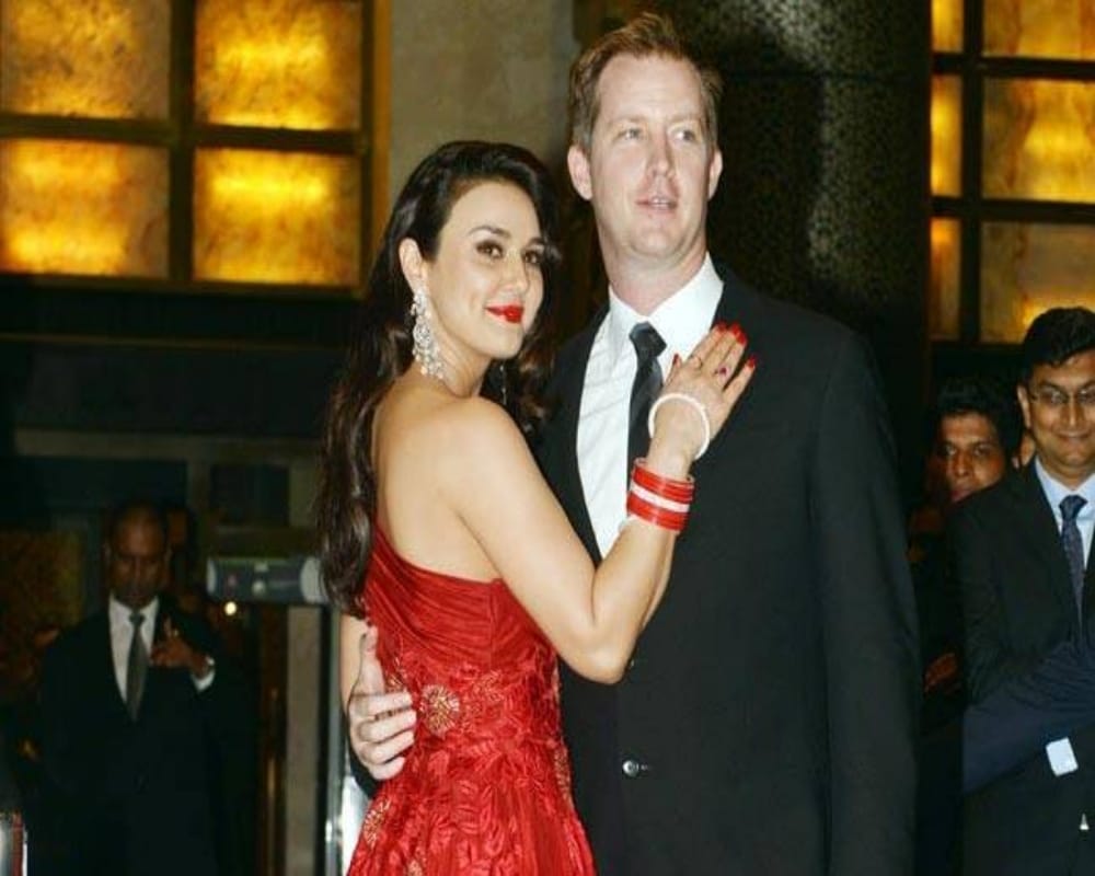 Famous Bollywood actresses Who Hooked Up With Foreigners