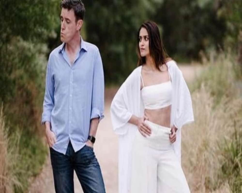 Famous Bollywood actresses Who Hooked Up With Foreigners