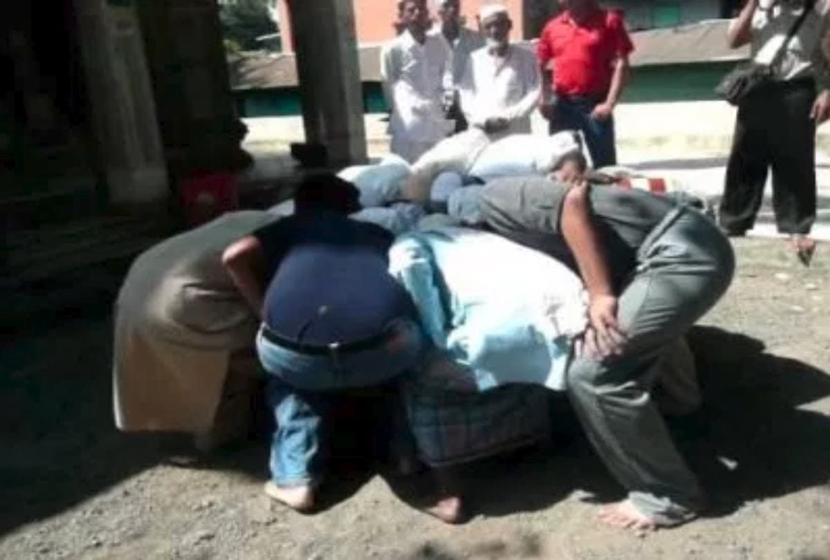 Kamar Ali Darvesh Dargah Mysterious Stone In Pune Cannot Be Lifted Alone