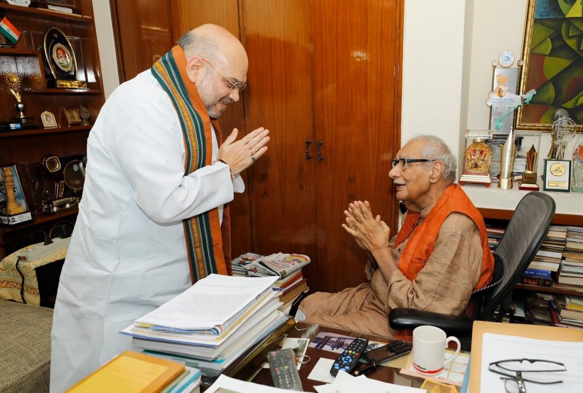 Amit Shah Says kuldip nayar firm stand against emergency can not be forgotten