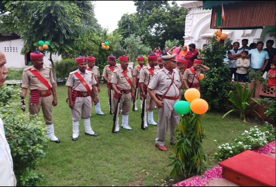 It is coincidence that the first salute to Uttarakhand Governor was done by the UP Police