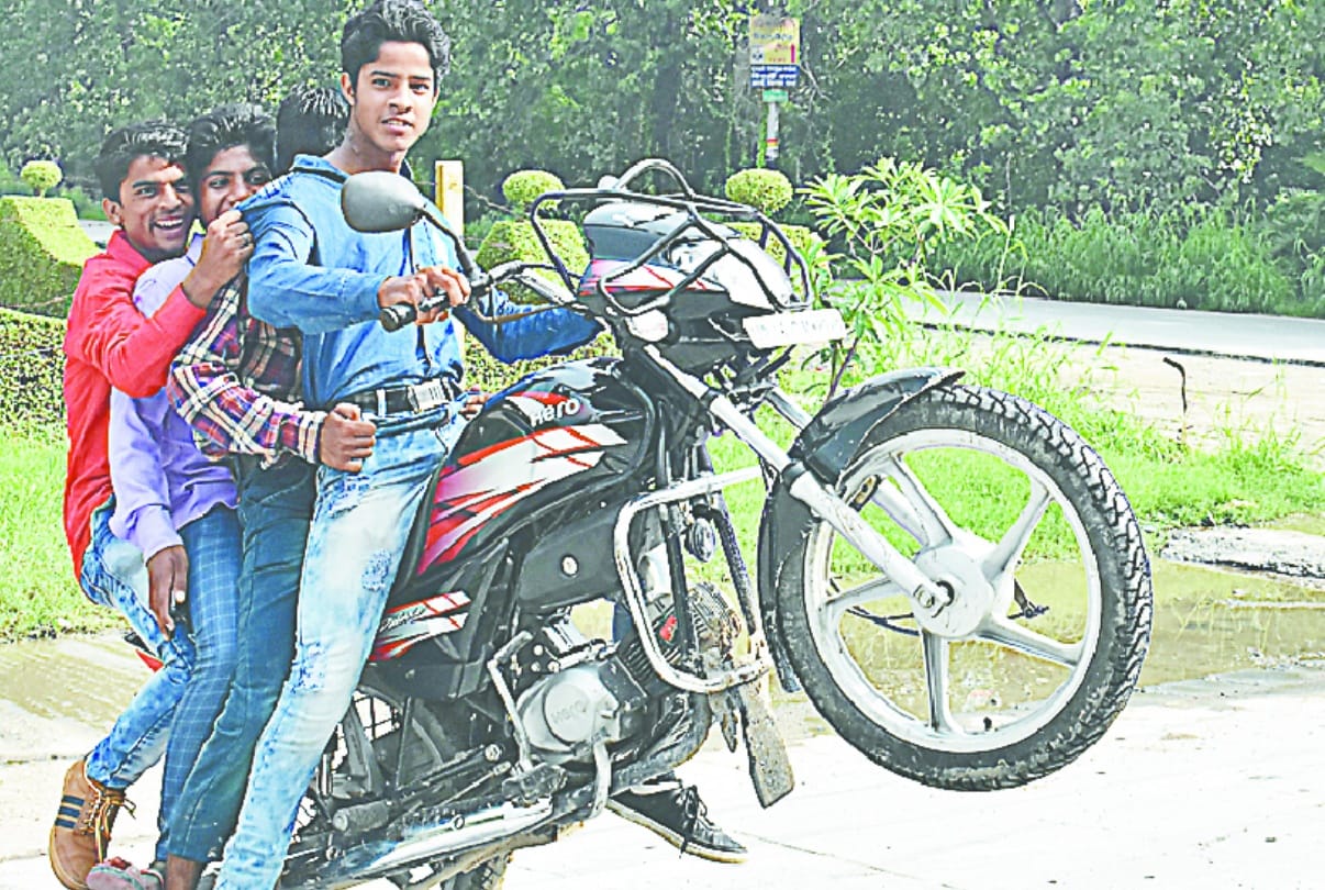 PICS: Meerut Police fails to control stunt boys made Hurdadang all the day after EIds prayer