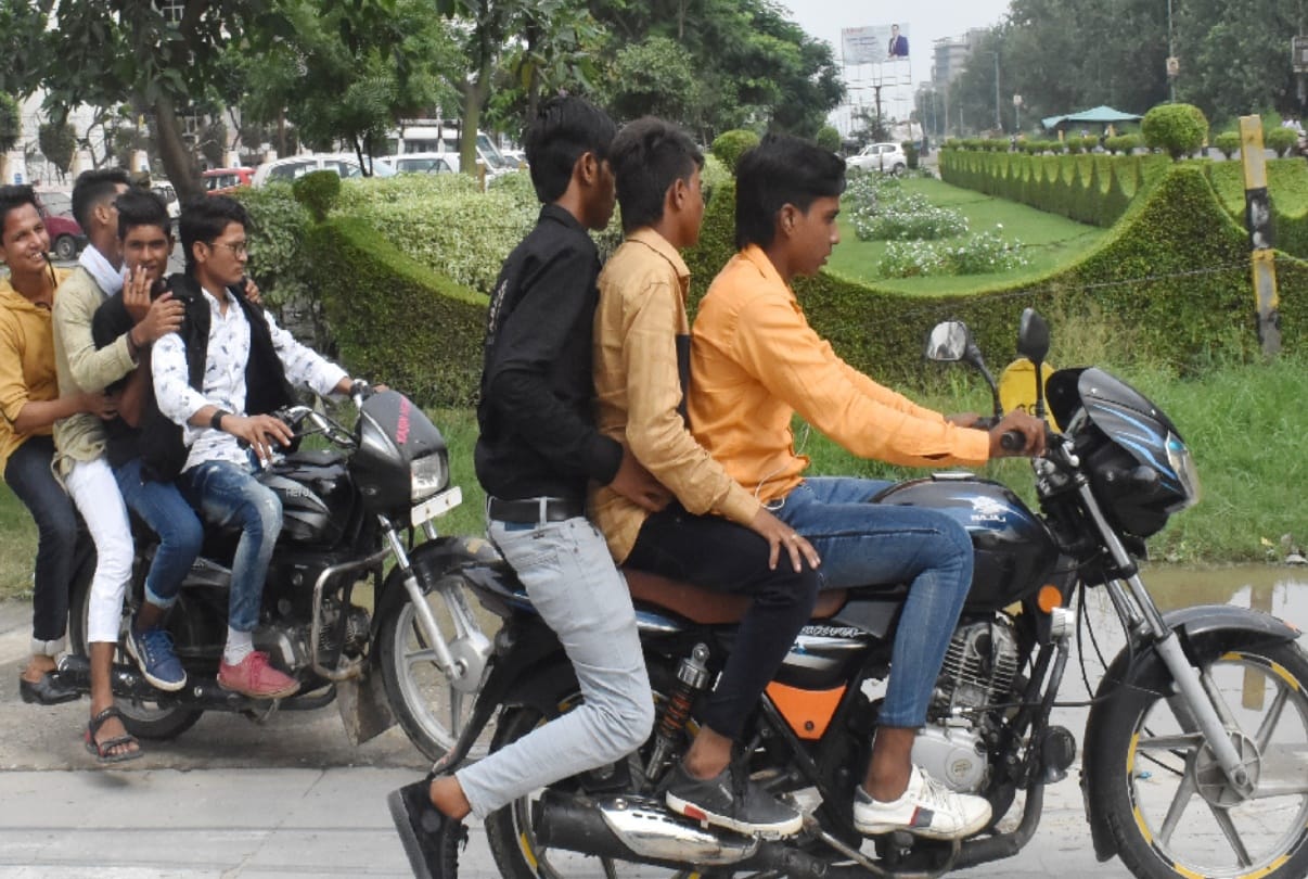 PICS: Meerut Police fails to control stunt boys made Hurdadang all the day after EIds prayer