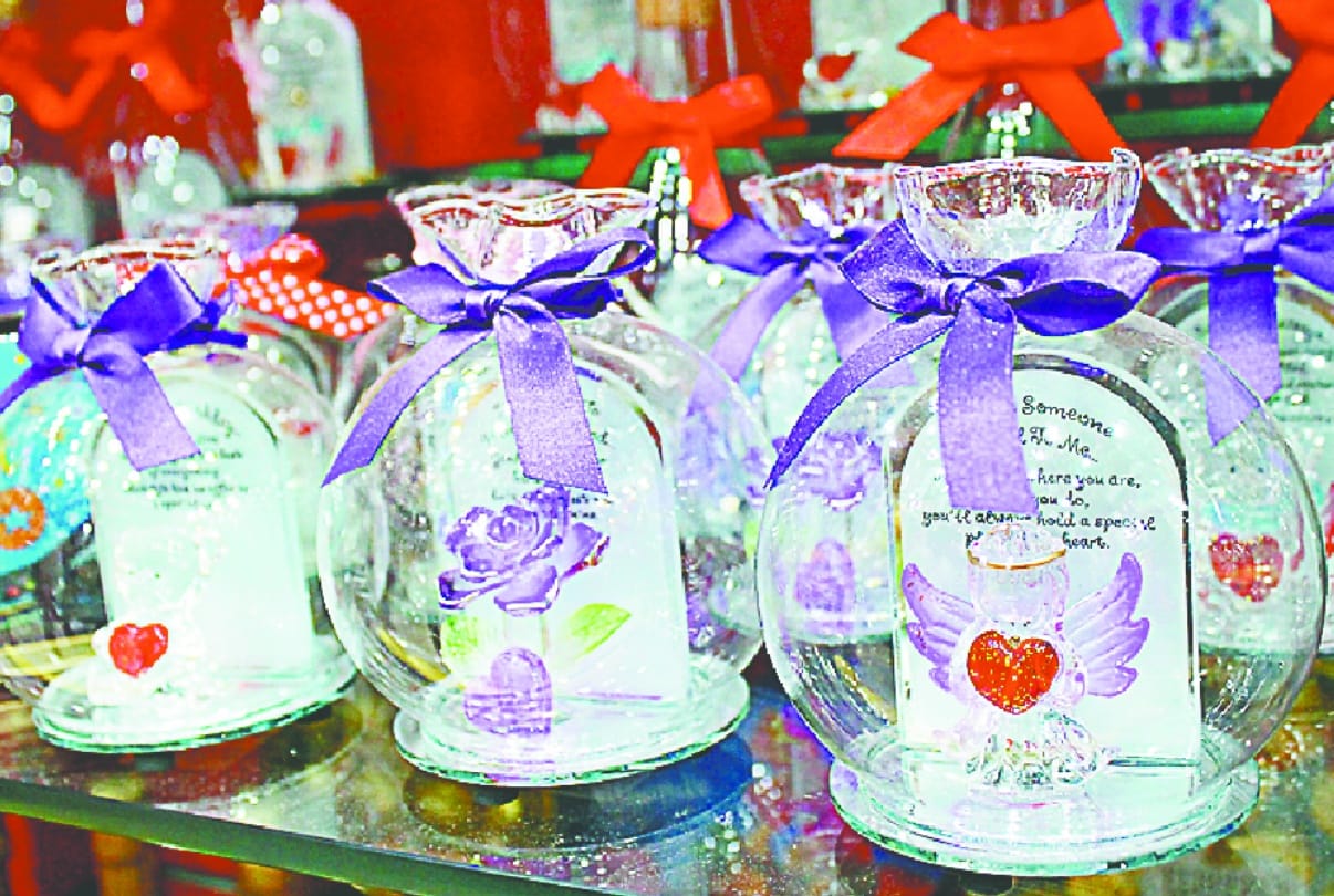 This Rakhi festival give your sister a best gift see what to chose