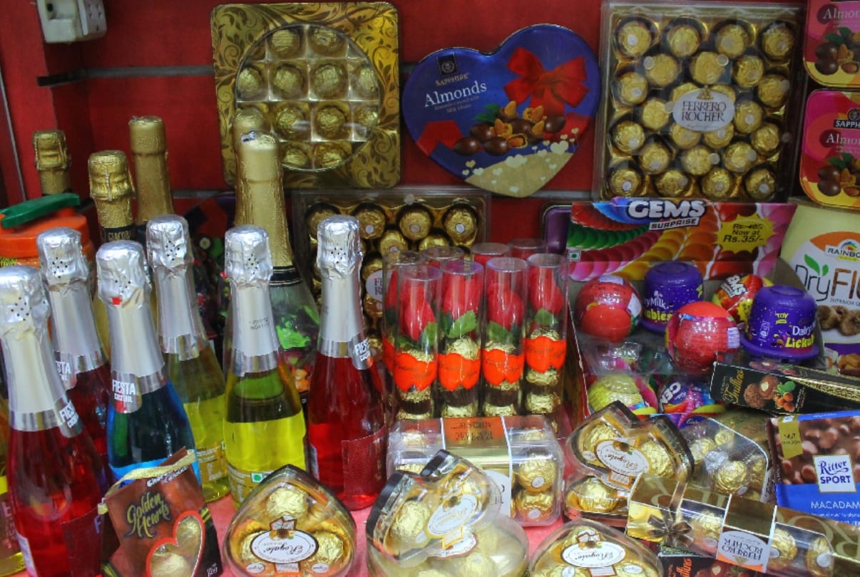 This Rakhi festival give your sister a best gift see what to chose